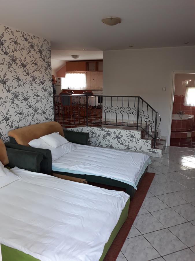 Rozsa Apartman Lenti Ngoại thất bức ảnh